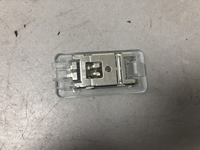 Плафон подсветки багажного отсека 63319270506 BMW