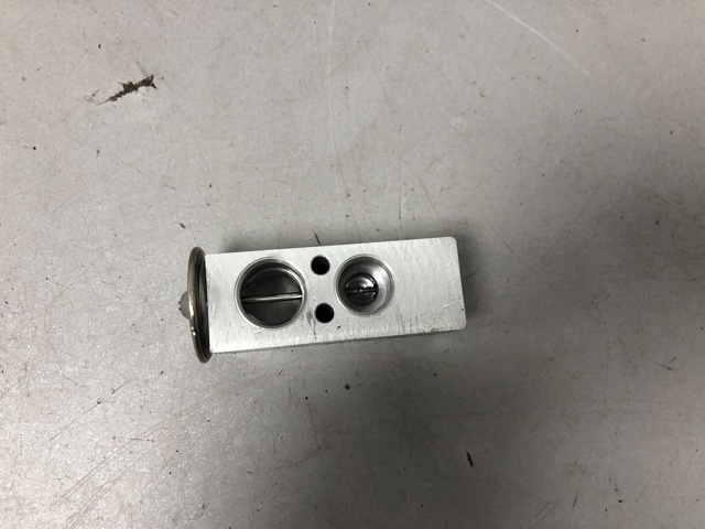 Клапан TRV, кондиционера 64116845415 BMW