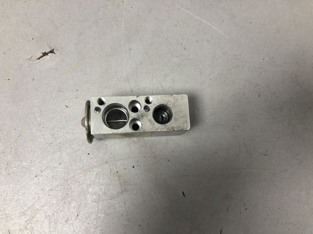 64116845415 BMW Клапан TRV кондиционера купить в Павлоград