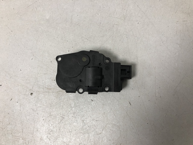Мотор заслонки печки 64119319037 BMW