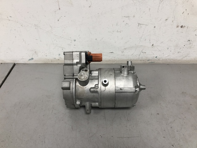Компрессор климатической установки 64525A63640 BMW