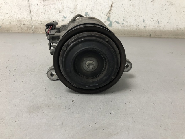 Компрессор хладагента 64527948805 BMW
