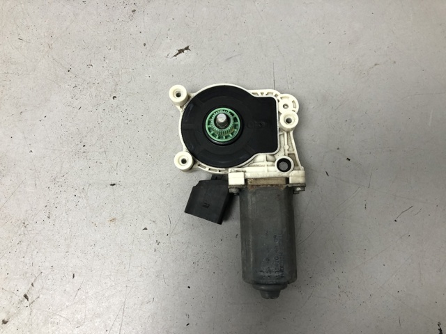 Мотор стеклоподъемника двери передней, правой 67627267692 BMW
