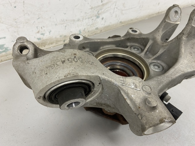 Цапфа поворотного кулака 80A505432G VAG