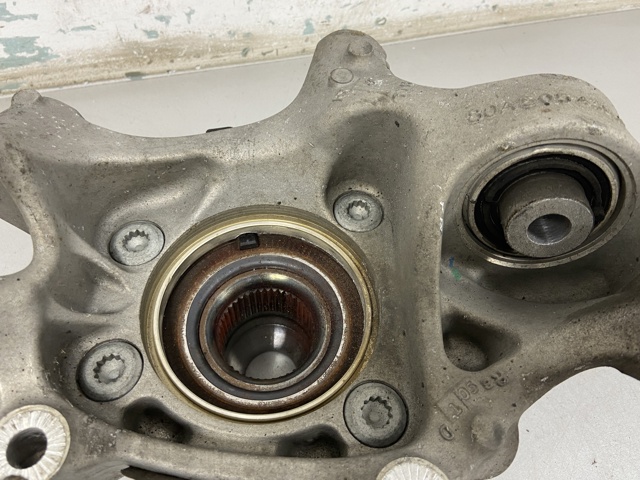 VAG 80A505432G Цапфа задняя правая в наличии Каменское