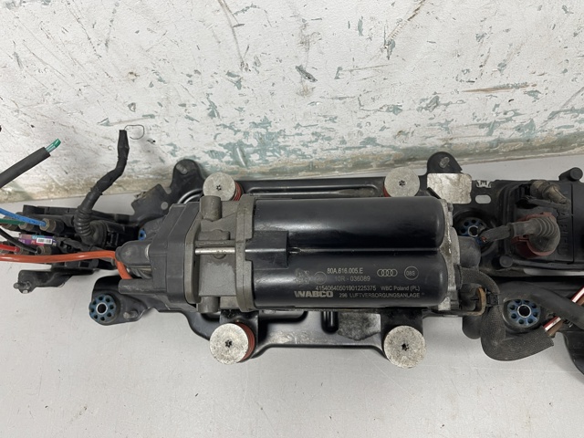 Компрессор пневмоподкачки (амортизаторов) 80A616005E VAG
