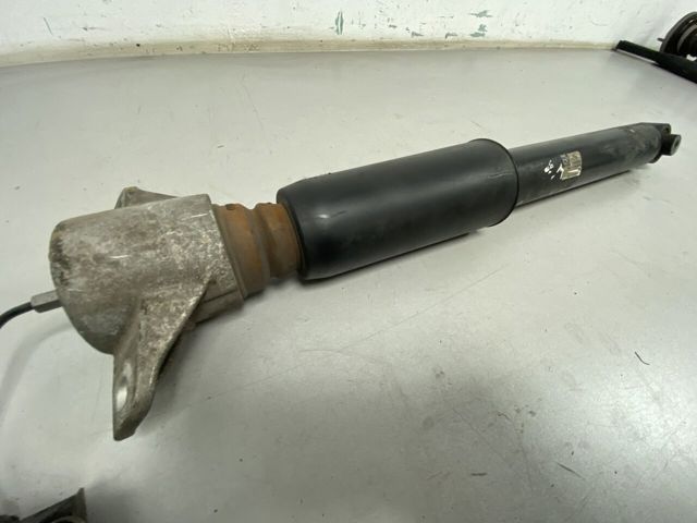 Цилиндр подвески 80A616025S VAG