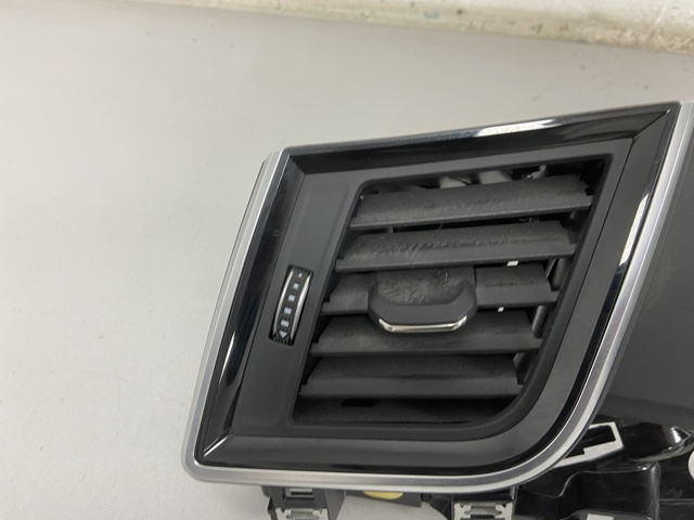 Решетка воздуховода левая 80B820901FEAX VAG