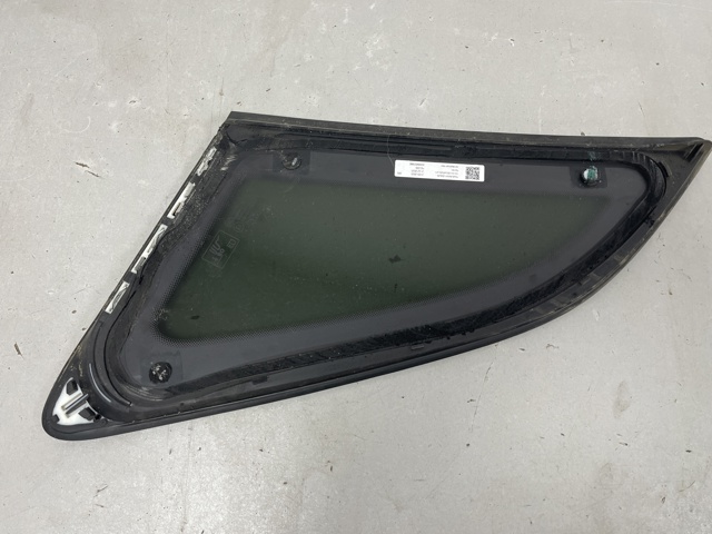 VAG 83A845298E Стекло кузова (багажного отсека) правое в наличии Черкассы
