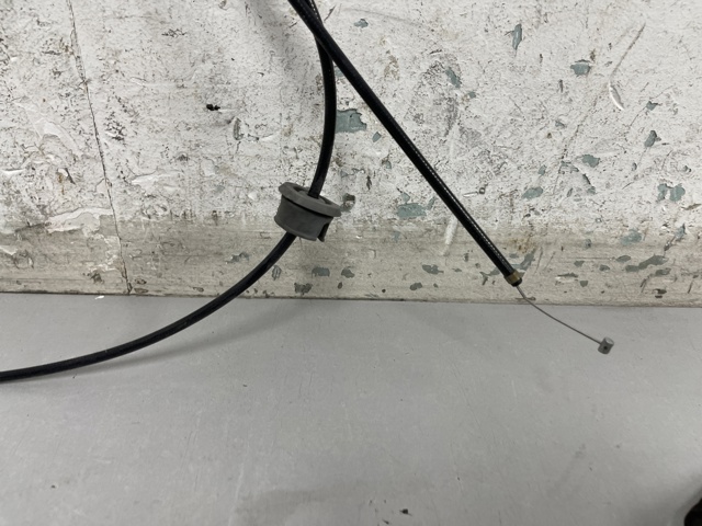 83B823535A VAG Трос открывания капота задний купить в Чернигов