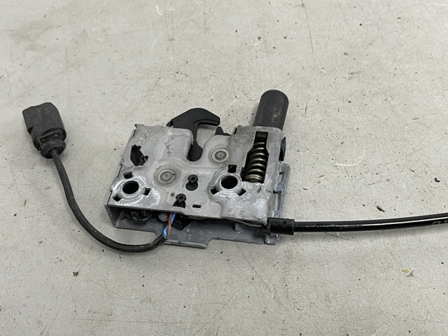 VAG 89A823509A Замок капота в наличии Черкассы