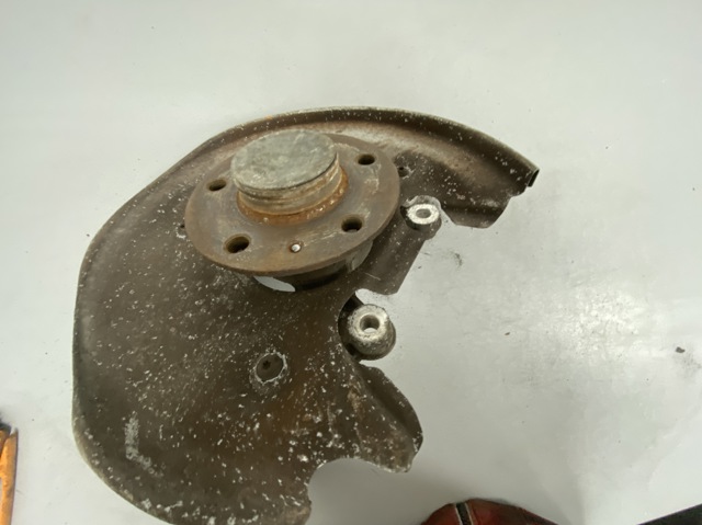 8K0505432AK Цапфа задняя правая купить Черкассы