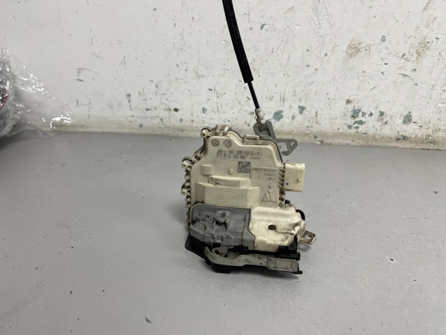 Замок задней двери, правой 8K0839016C VAG