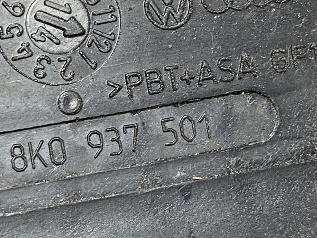Блок предохранителей задний, салонный 8K0937501 VAG