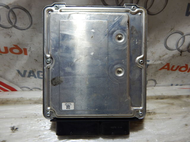 Модуль управления двигателем 8K1907401D VAG