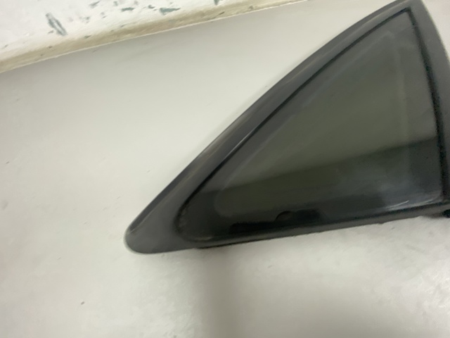 Стекло багажного отсека, правое 8K5845300G VAG