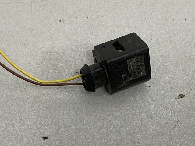 VAG 8P0973722 Разъем (фишка) противотуманной фары в наличии Тернополь