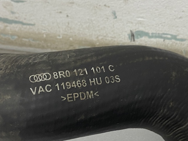 VAG 8R0121101C Патрубок радиатора в наличии Черкассы