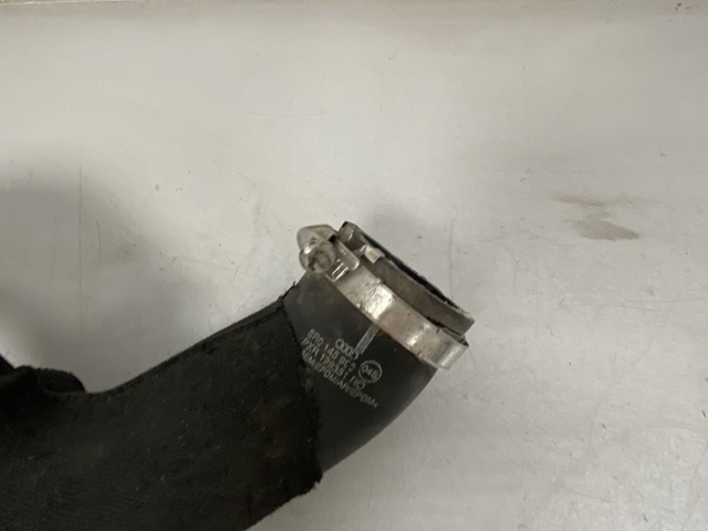 8R0145993 VAG Патрубок воздушный, дроссельной заслонки купить в Черновцы