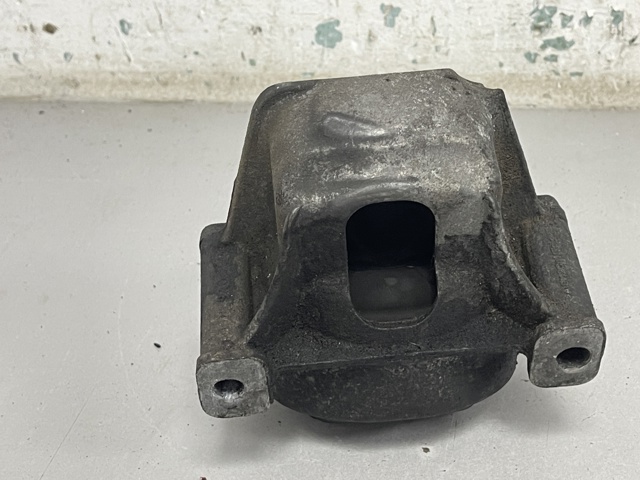 8R0199381 VAG Подушка (опора) двигателя правая купить в Хмельницкий