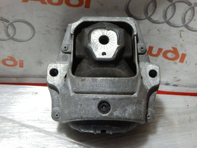 Правая подушка двигателя 8R0199381AJ VAG
