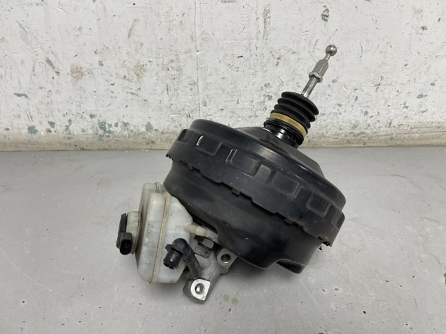 Вакуумник 8R0612103H VAG
