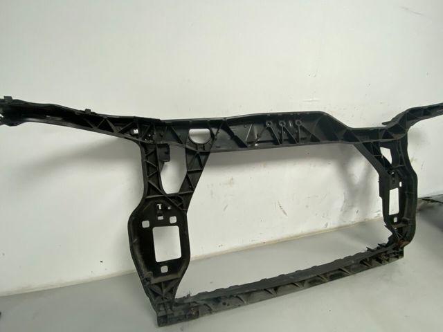 Кронштейн для радиатора 8R0805594 VAG