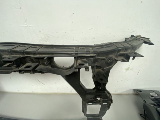 8R0805594 VAG Рамка радиатора купить в Хмельницкий