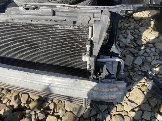 VAG 8R0805594D Рамка радиатора в наличии Украина