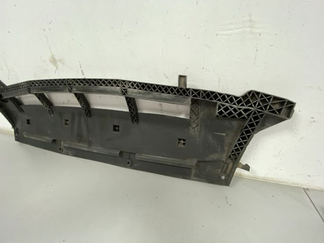 8R0807233 Дефлектор переднего бампера купить Николаев