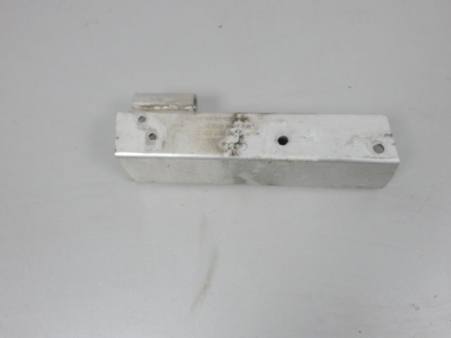 Кронштейн усилителя заднего бампера 8R0807332D VAG