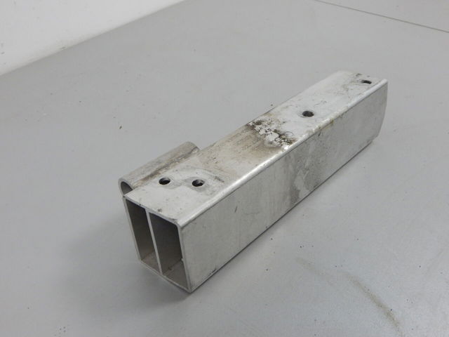 8R0807332D VAG Кронштейн усилителя заднего бампера купить в Харьков