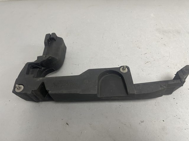 Уплотнитель под капот 8R0823732A VAG