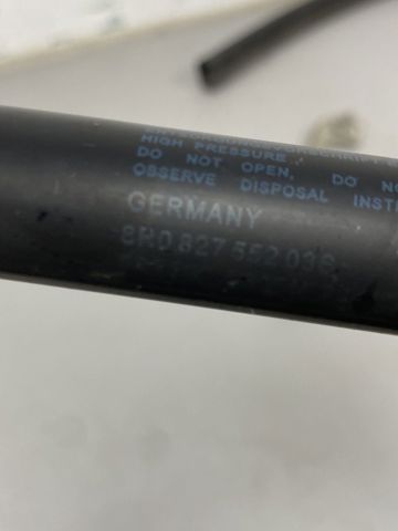 Амортизатор для багажника газовый 8R0827552 VAG