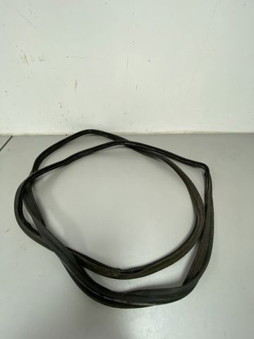 8R0827705D VAG Уплотнитель крышки багажника купить в Сумы