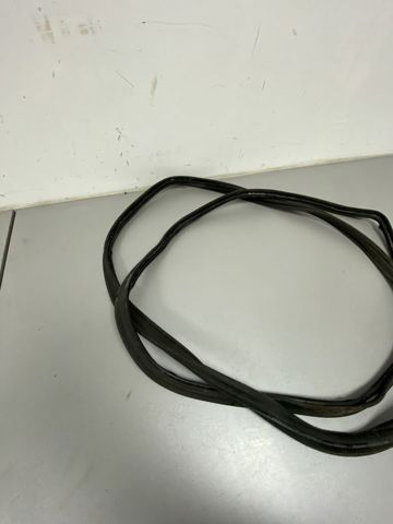 8R0827705D VAG Уплотнитель крышки багажника купить в Харьков