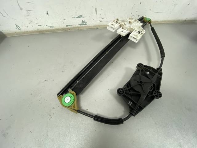 Стеклоподъемник левой задней двери 8R0839461D VAG