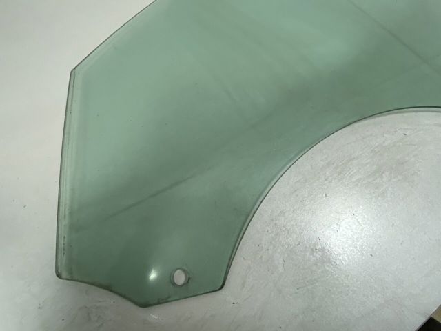 8R0845201B VAG Стекло двери передней левой купить в Николаев