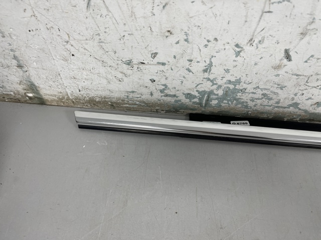 8R0853763F2ZZ VAG Молдинг опускного стекла двери задней левой купить в Черновцы