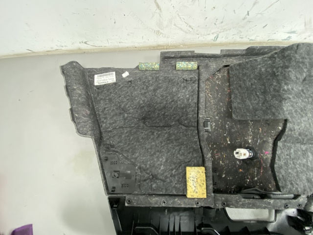 Облицовка багажного отсека, правая 8R0863880F87A VAG