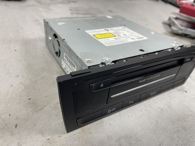 VAG 8R2035666H Магнитола в наличии Ужгород