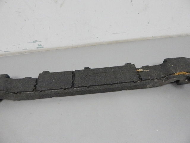 Энергопоглотитель переднего бампера 8T0807550L VAG