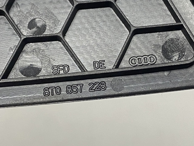 VAG 8T0857228 в наличии Днепр