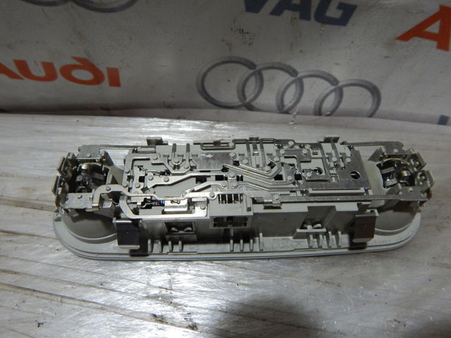 8T0947111A VAG купить в Чернигов