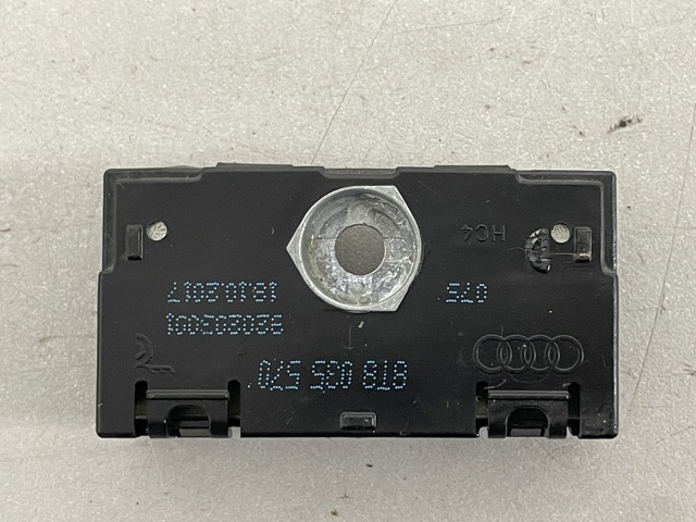 Антенна автомобильная 8T8035570 VAG