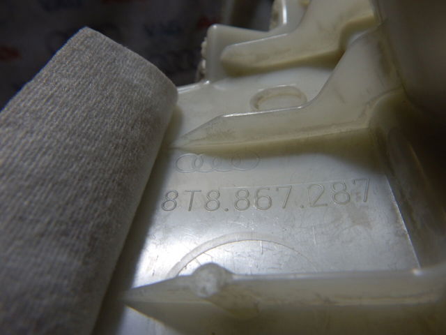 Обшивка стойки кузова внутренняя, задняя левая 8T8867287 VAG