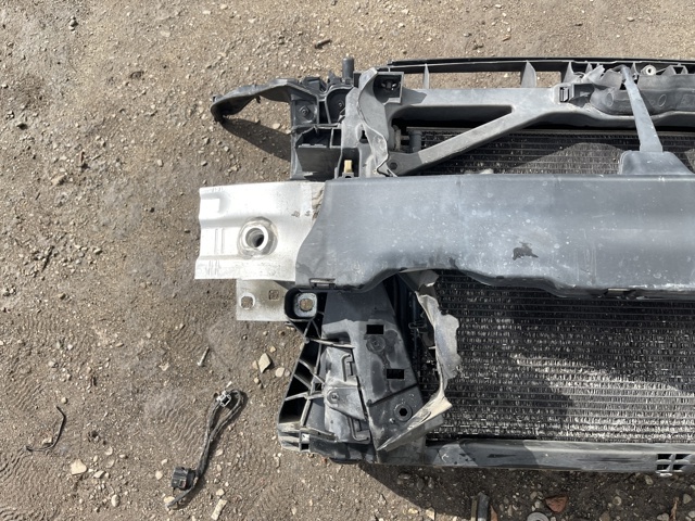 8V0805588 Рамка радиатора купить Днепр