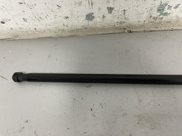 Стойка капота 8V0823359A VAG