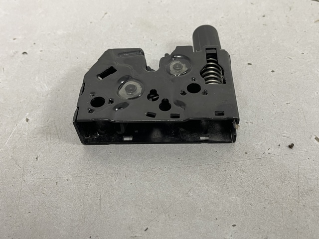 Замок капота 8V0823509 VAG