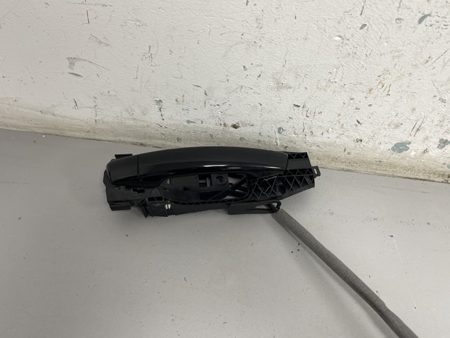 8V0837885 VAG Держатель наружной ручки двери передней левой купить в Ужгород